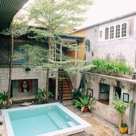 The Flying Fish Hostel Cebu Esterno foto
